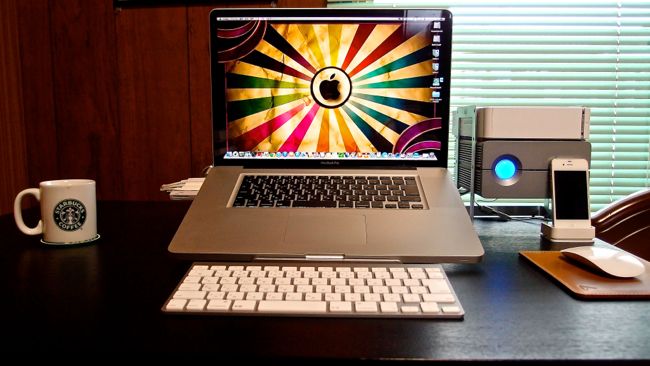 [0104] 正しい目線で肩こり改善 『elago』MacBookスタンド