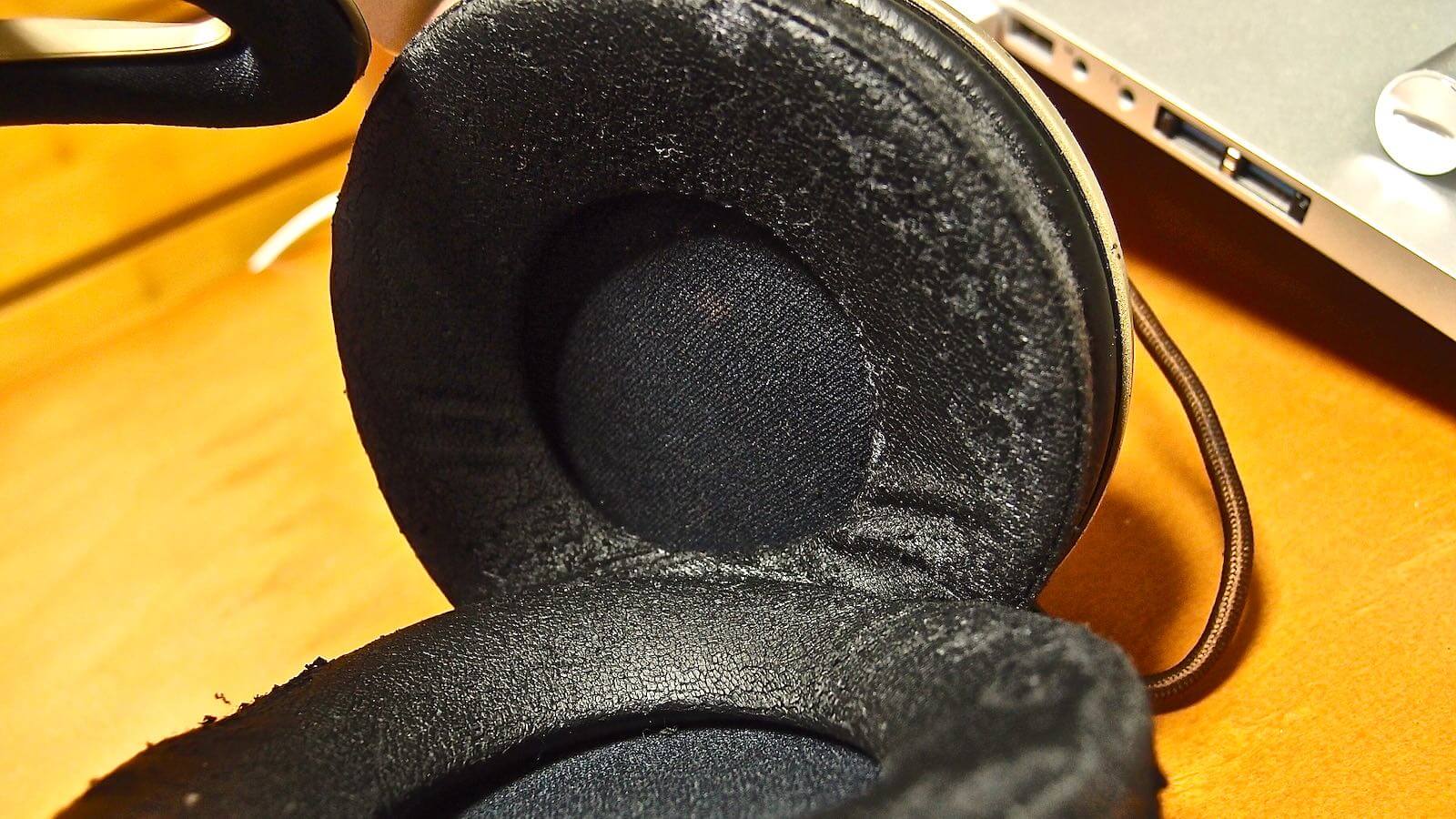 0079 HP W1000 Ear Pad Replacement Method 03