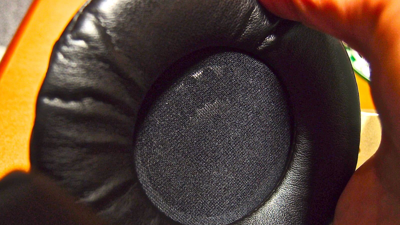0079 HP W1000 Ear Pad Replacement Method 12