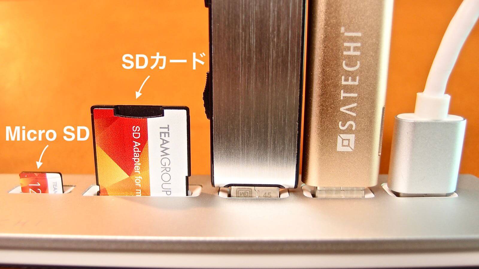 0174 Satechi Aluminum Hub USB 3 0 Card Reader 13