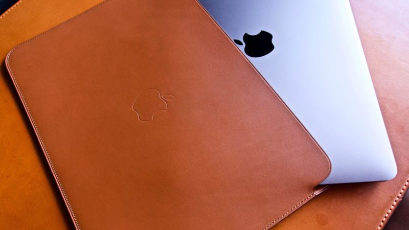 [0216] MacBook用純正レザースリーブは最高のフィッテングの為のギミックが詰め込まれたアイテムだ!!