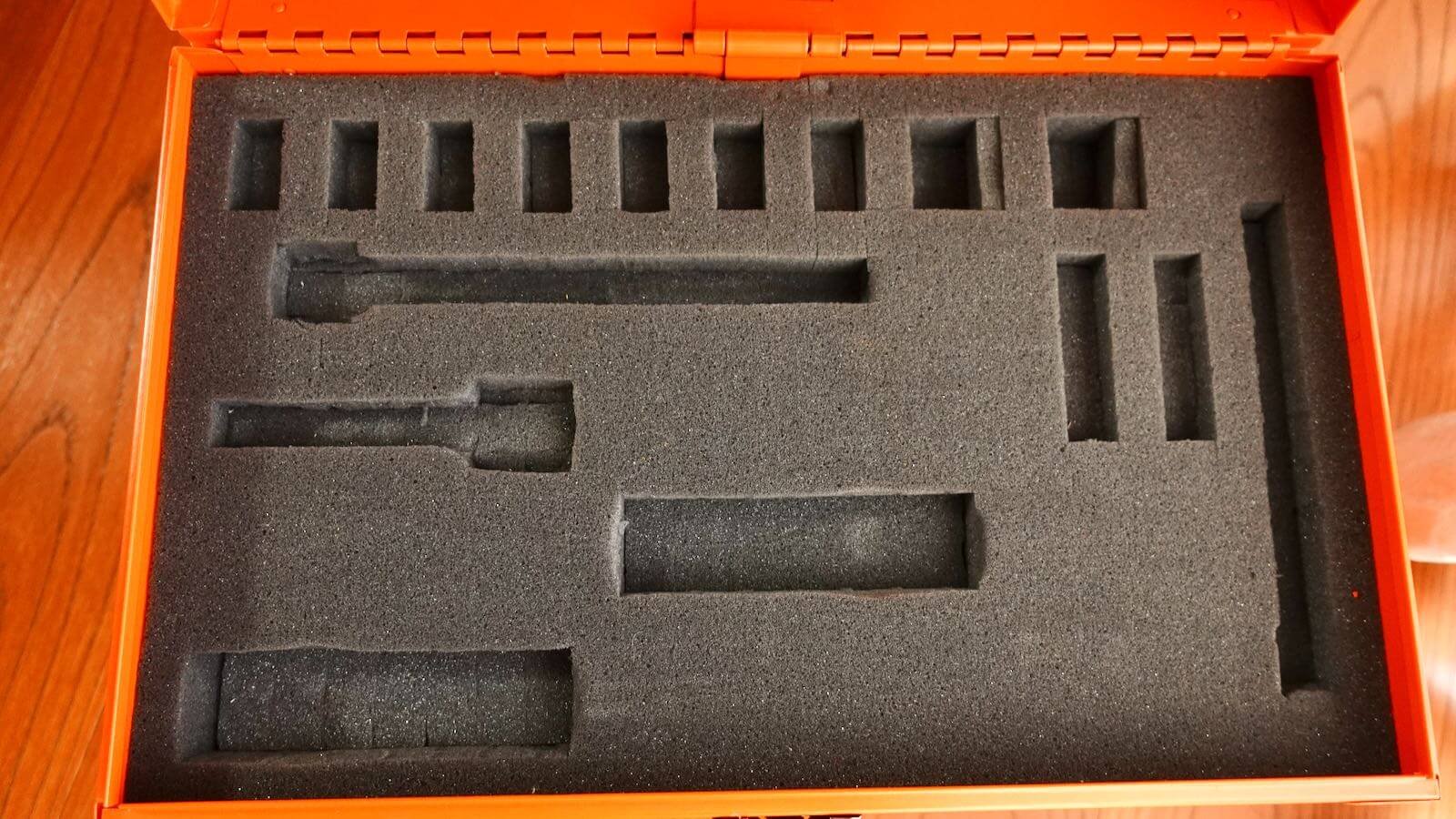 0231 Organize tool box with block cushion 19