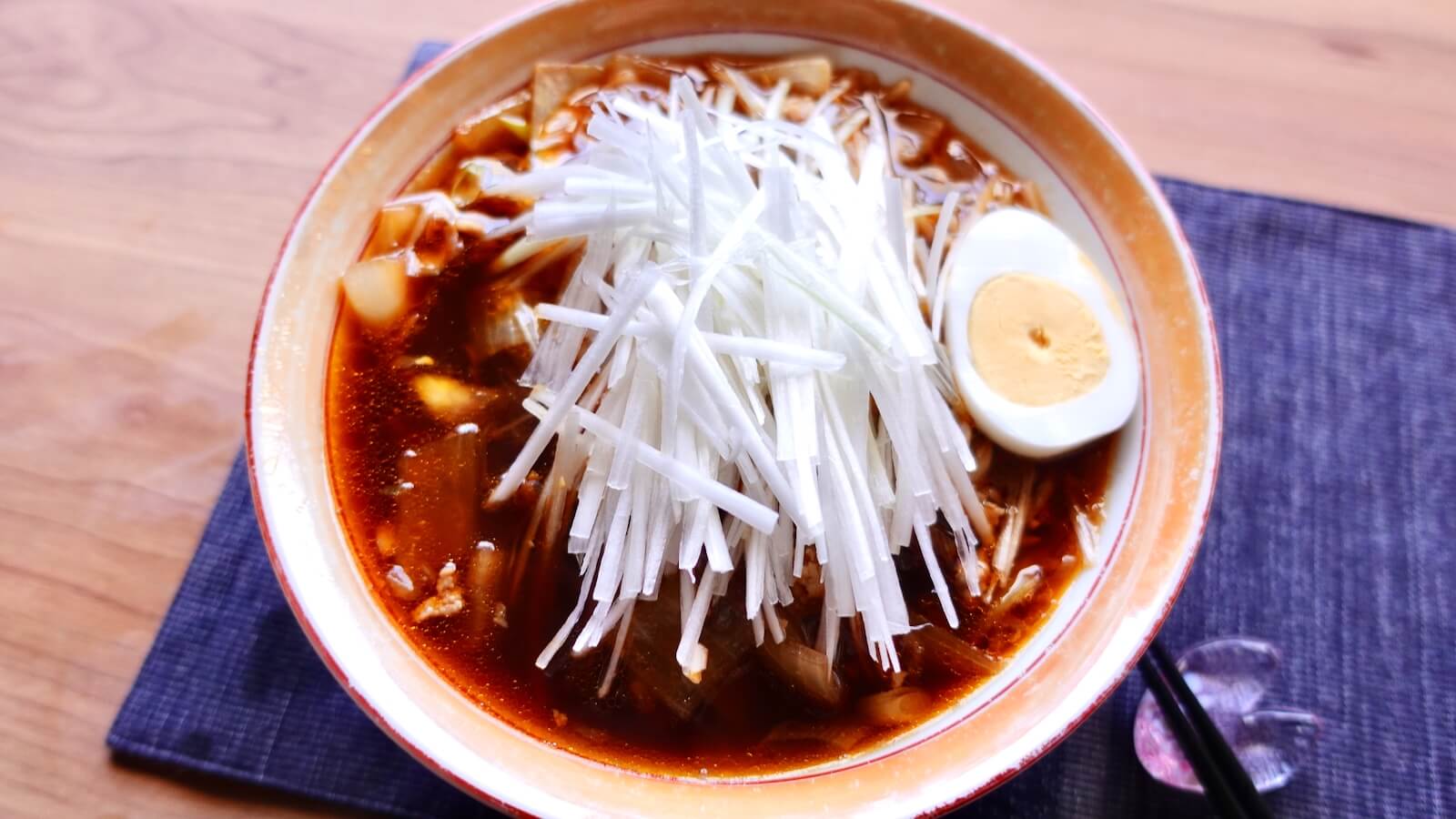 A photo of the Ezawa Katsuura Tantan noodles made from diagonally above