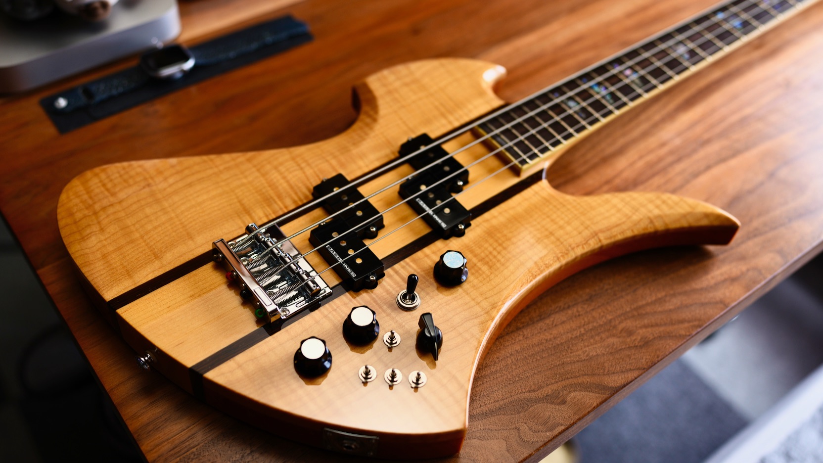 0252_BC Rich_MKB 1600JE BASS_Japan Edition_02.
